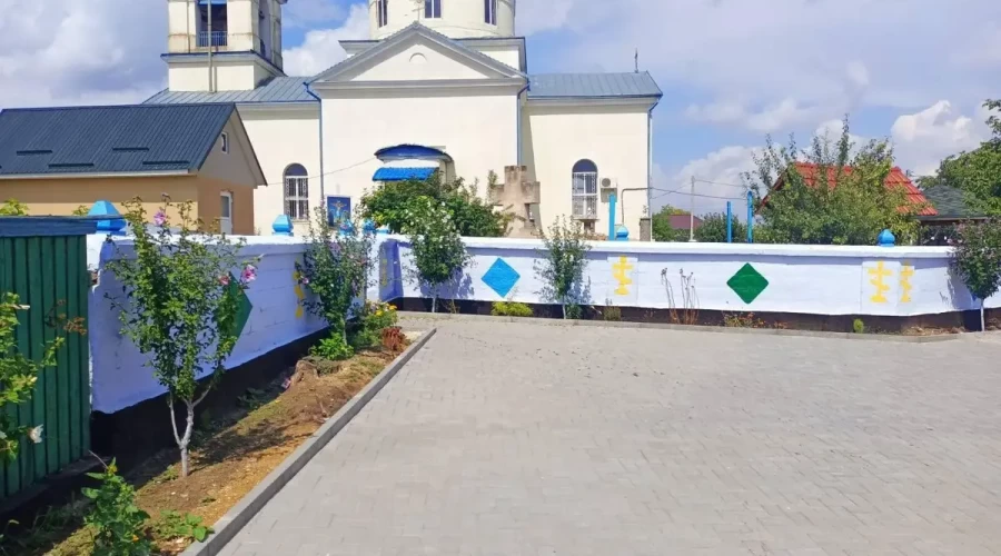 Храм села!